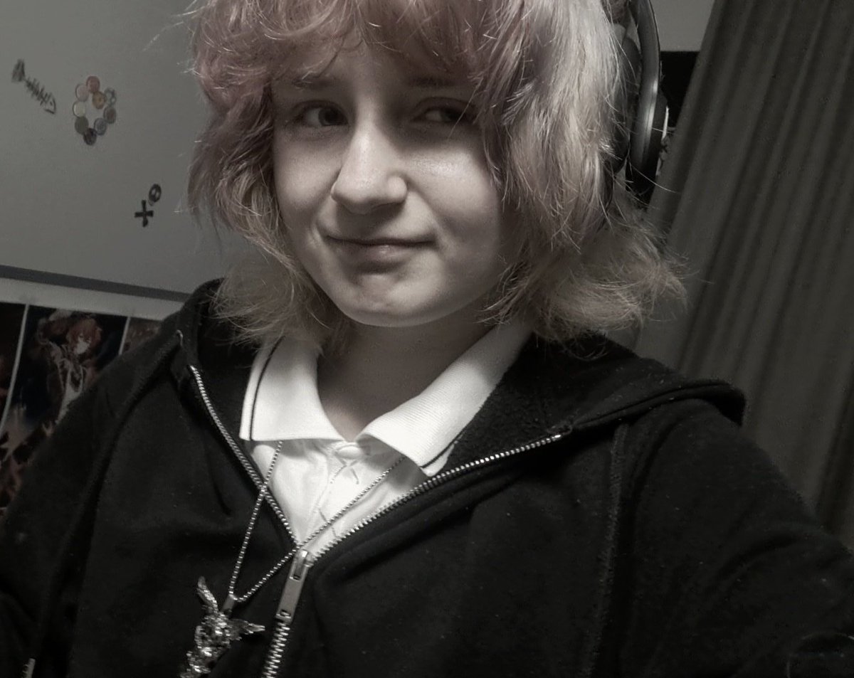 𐔌 ᛝ 𝓥alentin .ᐟ 🖤 inpatient/recov tweet media