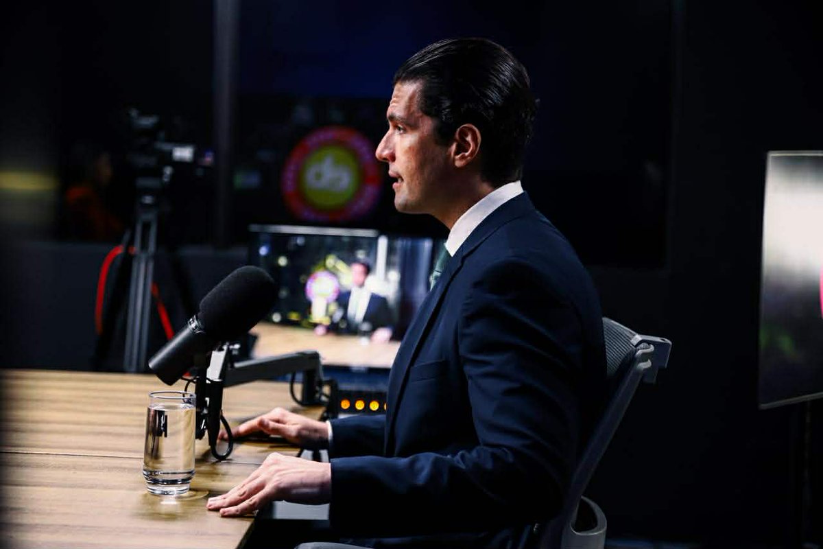 “El Presidente Bukele decidió utilizar el poder del Estado contra el crimen organizado y ejercer la soberanía que tenemos como nación.

Las organizaciones internacionales no tienen lugar para venir aquí y criticar estos cambios positivos”, <a href="/HerbertEsmahan/">Herbert Esmahan</a>.

#ElBlogLive