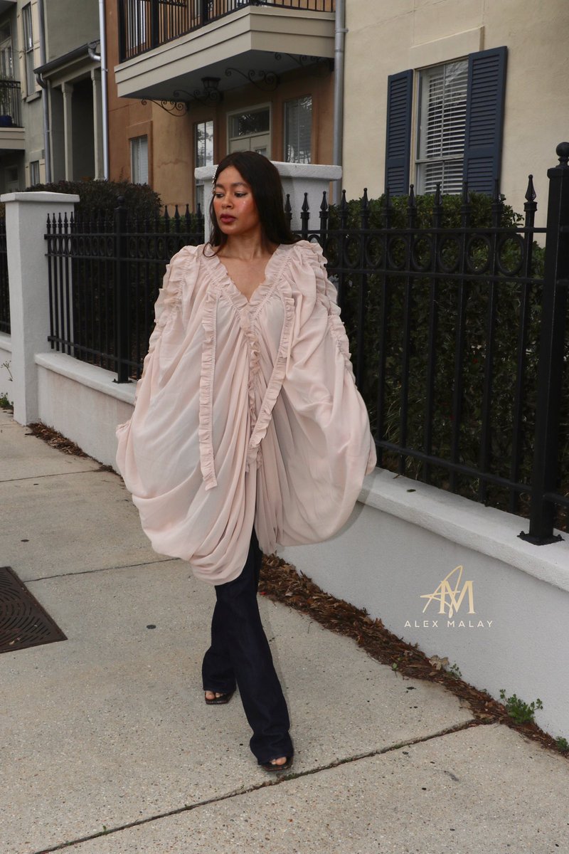 ShopAlexMalay's tweet photo. Outfit psychology is real.
What you wear changes how you move, how you show up, and how you carry yourself in everyday moments.
.
https://t.co/FWtzXNFGj7 https://t.co/1DhOkiDsRm