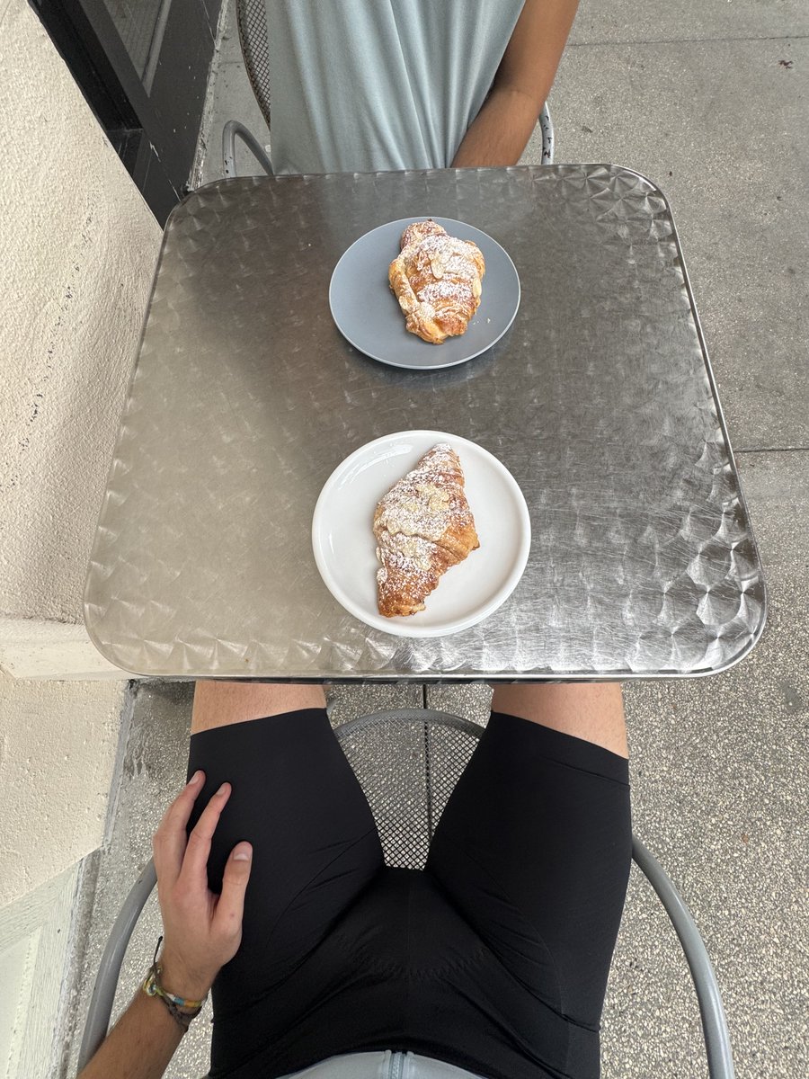 Gym bud only comes for the sights #skinsuit #cyclist #cycling #gay #tight #lycra #gaycyclist #gaycycling #outdoors #bulge #gaypublic