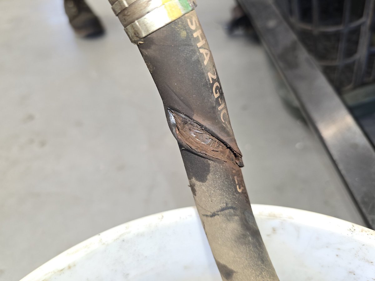 kevinkline39's tweet image. Zero tolerance on inspecting all hydraulic hoses. Great find by our technicians today, bad routing from factory. #noticingthesmallthings #equipment #technicians #zerotolerance #gamechanger #golf #golfcourse #hydraulics