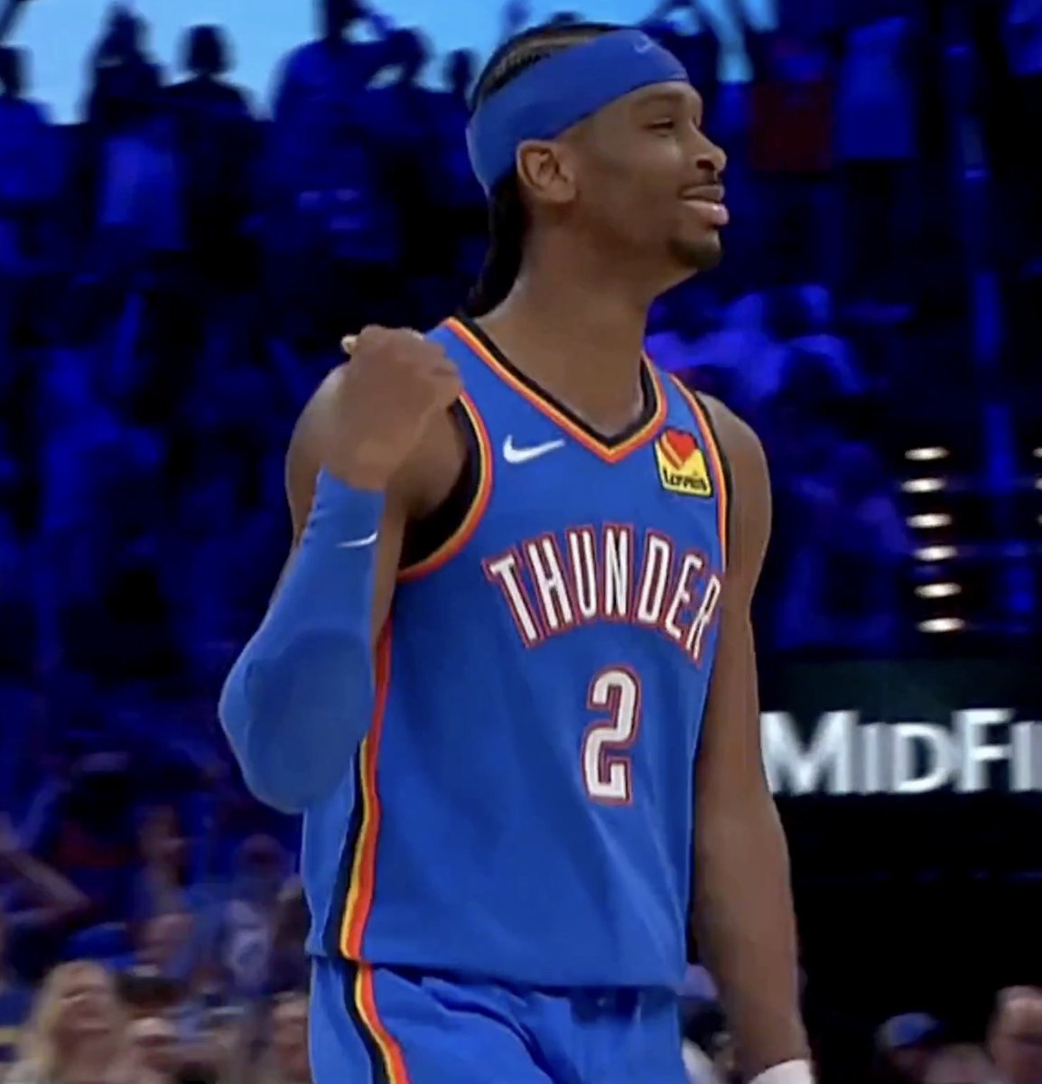 Automatic tweet media