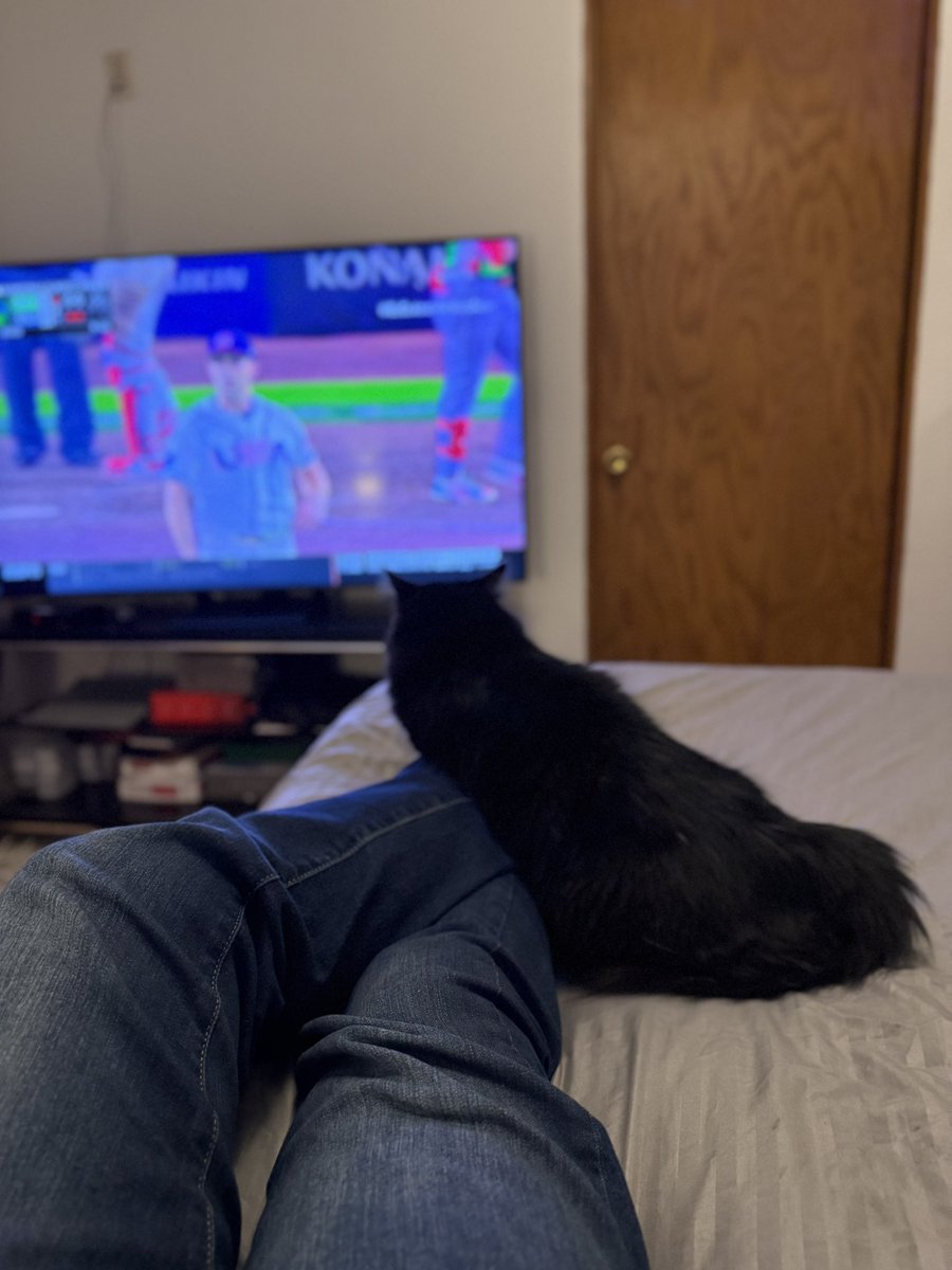 #ElClasicoSeViveAqui miren <a href="/JESanchez_ESPN/">Jorge Eduardo Sánchez</a>  y <a href="/EitanBenezra/">Eitan Benezra</a> hasta mi gato está expectante al partido y a la reacción de México 
!!!, jejeje