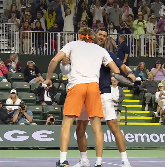 CristinaNcl's tweet image. #Djokovic-Tsitsipas R1 Indian Wells
Good chemistry
Quality match 
👏💙
Next up: the cousins Rinderknech/Vacherot