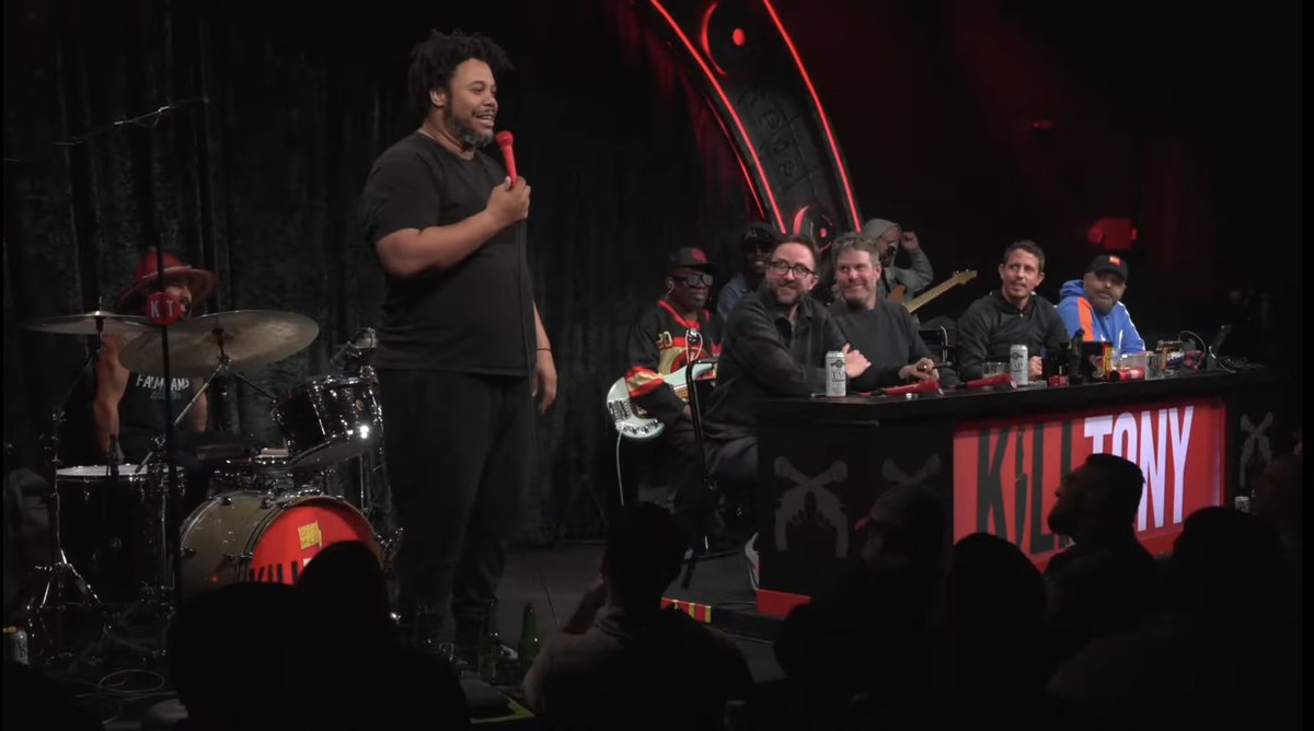 KT_Commenter's tweet photo. Thanks to a terrible string of bucket pulls, Simply Courtney got a “fantastic set” with over played generic black man jokes 

Kill Tony chat ❤️ over Dedrick Flynn, bc he can notice the smoke detector beep

Then goes for laughs with poor pronunciation of “amicable”, like Dedrick https://t.co/LZLsBScYrT