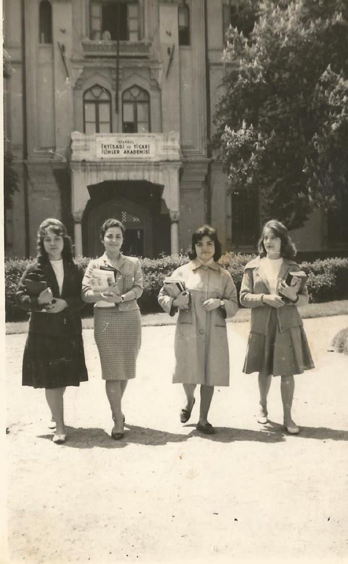 İstanbul İktisadi ve Ticari İlimler Akademisi öğrencileri, 1960
