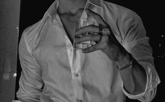 TheUnnowOne's tweet image. Disfrutando de unos drinks…

y de la tranquilidad
que trae la noche. 🫢🫢🫢

#drinks 
#whisky