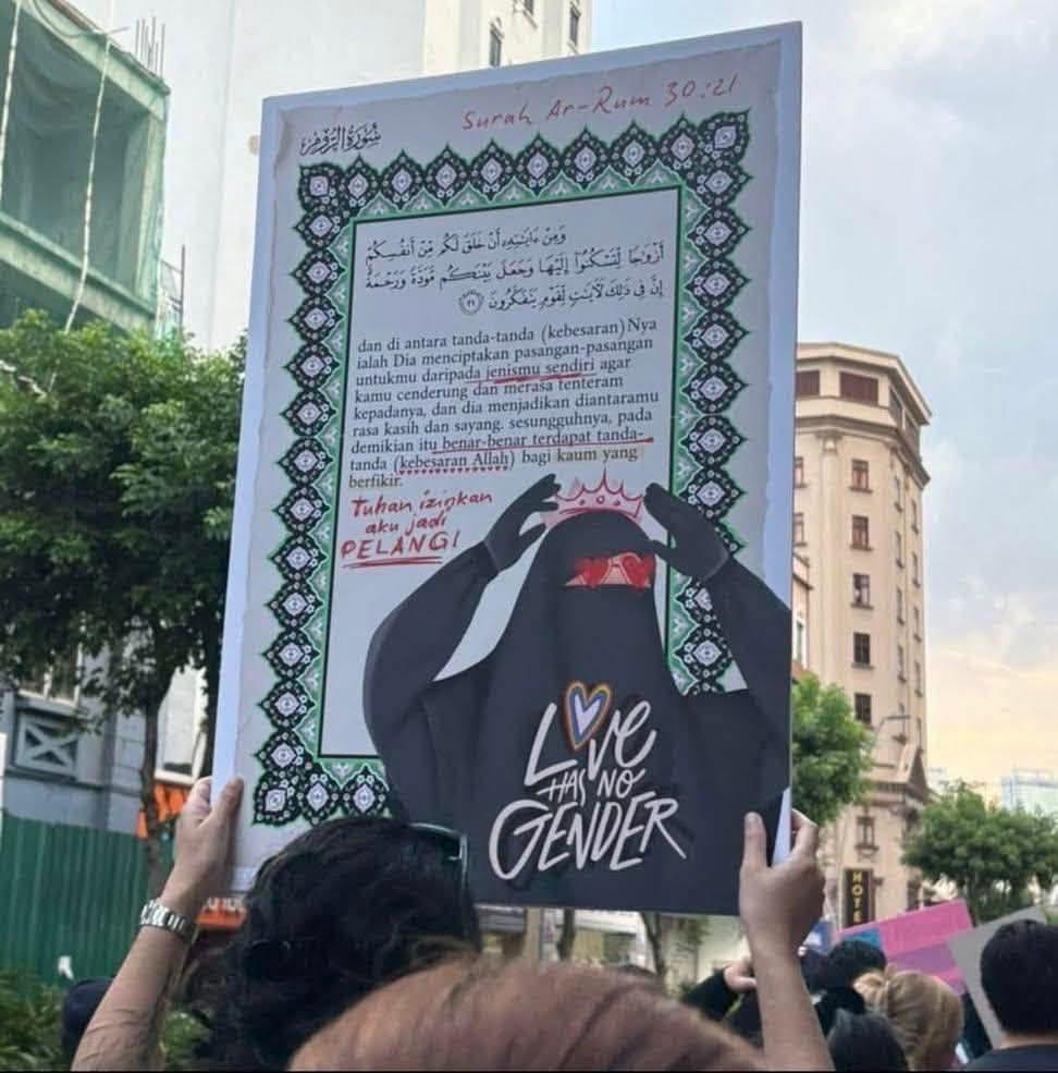 Can someone explain this

"Tuhan izinkan aku jadi pelangi"

terjemah al quran dengan nafsu tanpa ilmu adalah kesesatan yang nyata

<a href="/MyJAKIM/">JAKIM</a> tak nak komen ke?