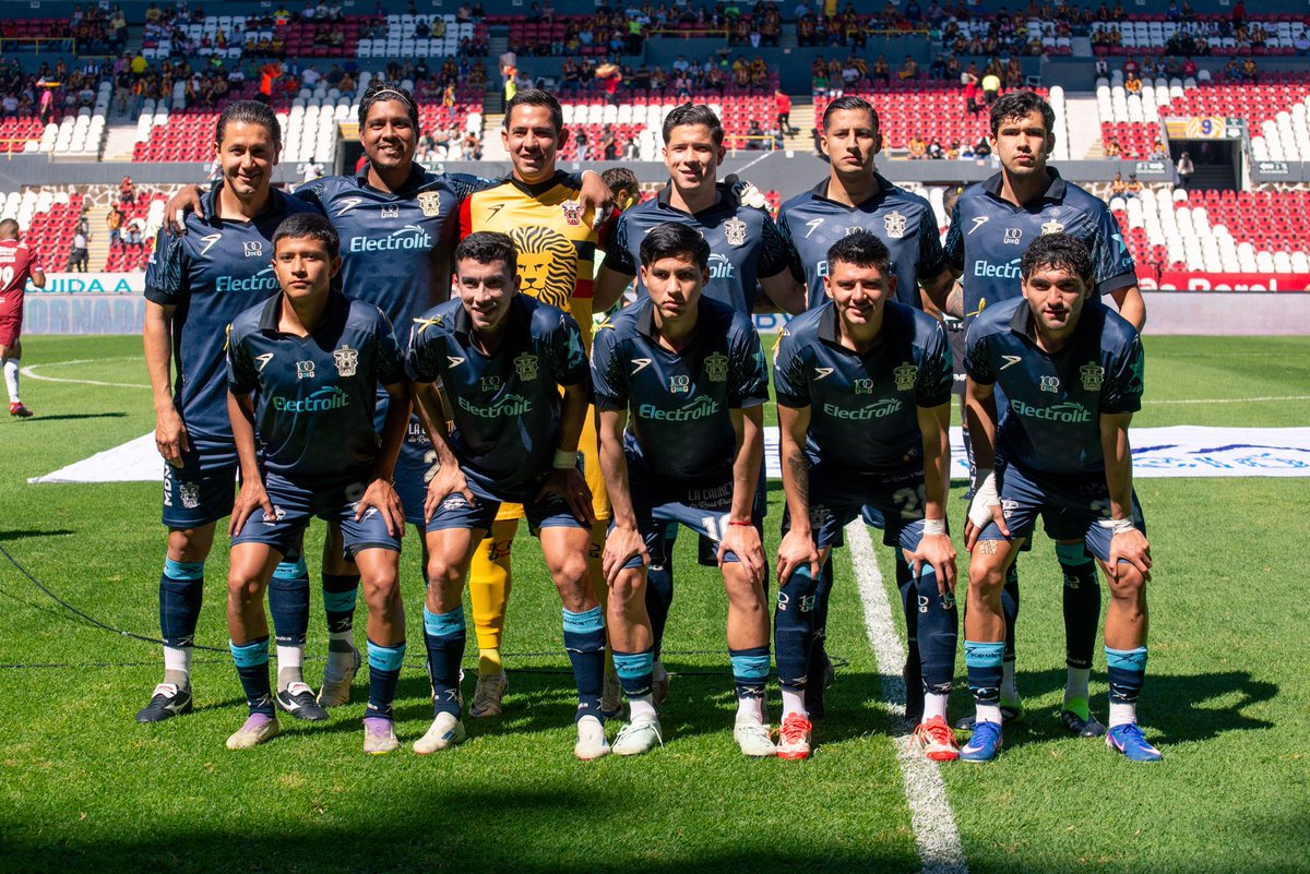 LeonesNegrosCF's tweet photo. Regresa a escena este bonito y conmemorativo uniforme para esta J🔟 @LigaMXExpansion. 

#100AñosUdeG 💙🦁 disponible aquí 👉 https://t.co/oeZqTSN5IS https://t.co/zTBtao7zSt