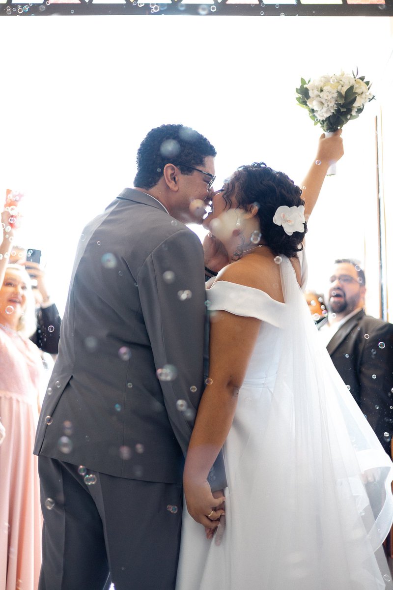 capivaravocacio's tweet photo. Hoje comentei que completávamos dois anos de casado e me perguntaram se casar é bom.
Respondi que não sei se casar é bom, mas que com certeza casar com você foi a melhor coisa que já me aconteceu.

Te amo, Morena! ❤️ 
Feliz bodas de algodão para nós! 👨🏽‍❤️‍💋‍👨🏽🥂 https://t.co/g3lu9W5mSs