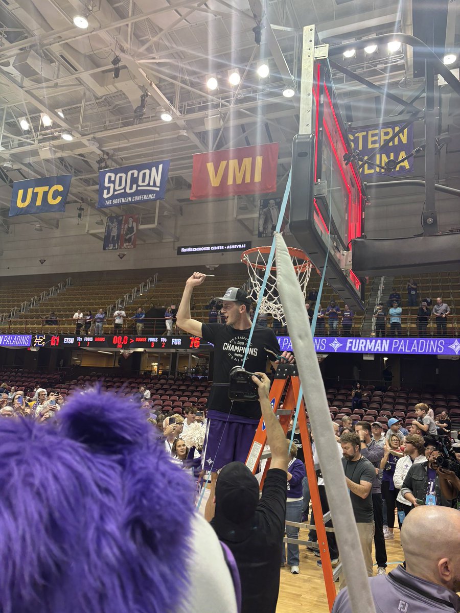 Marist Boys Basketball tweet media