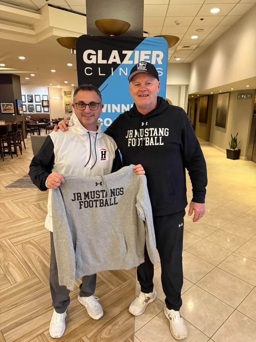 LdnJrMustangs tweet media