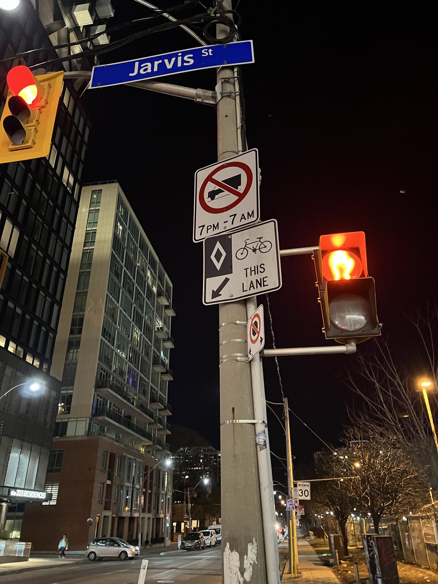 FOMossPark's tweet photo. Hey @WasteManagement, please stop your speeding garbage trucks on streets that have a no heavy trucks after 7pm bylaw? https://t.co/ZpqMc2fXVM