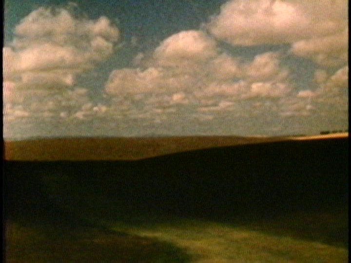 TelevisualWord's tweet photo. Landscape and Desire (1981)

Ken Kobland photographs the midwest USA on the road &amp; at zones in-between

Titular dichotomy is ambiguous but implies organizational logic of natural &amp; manmade objects

Vimeo; "LAND+DES(1980)-HD 720p" is a longer version, unlike the newer restoration https://t.co/xkUX7kLClD
