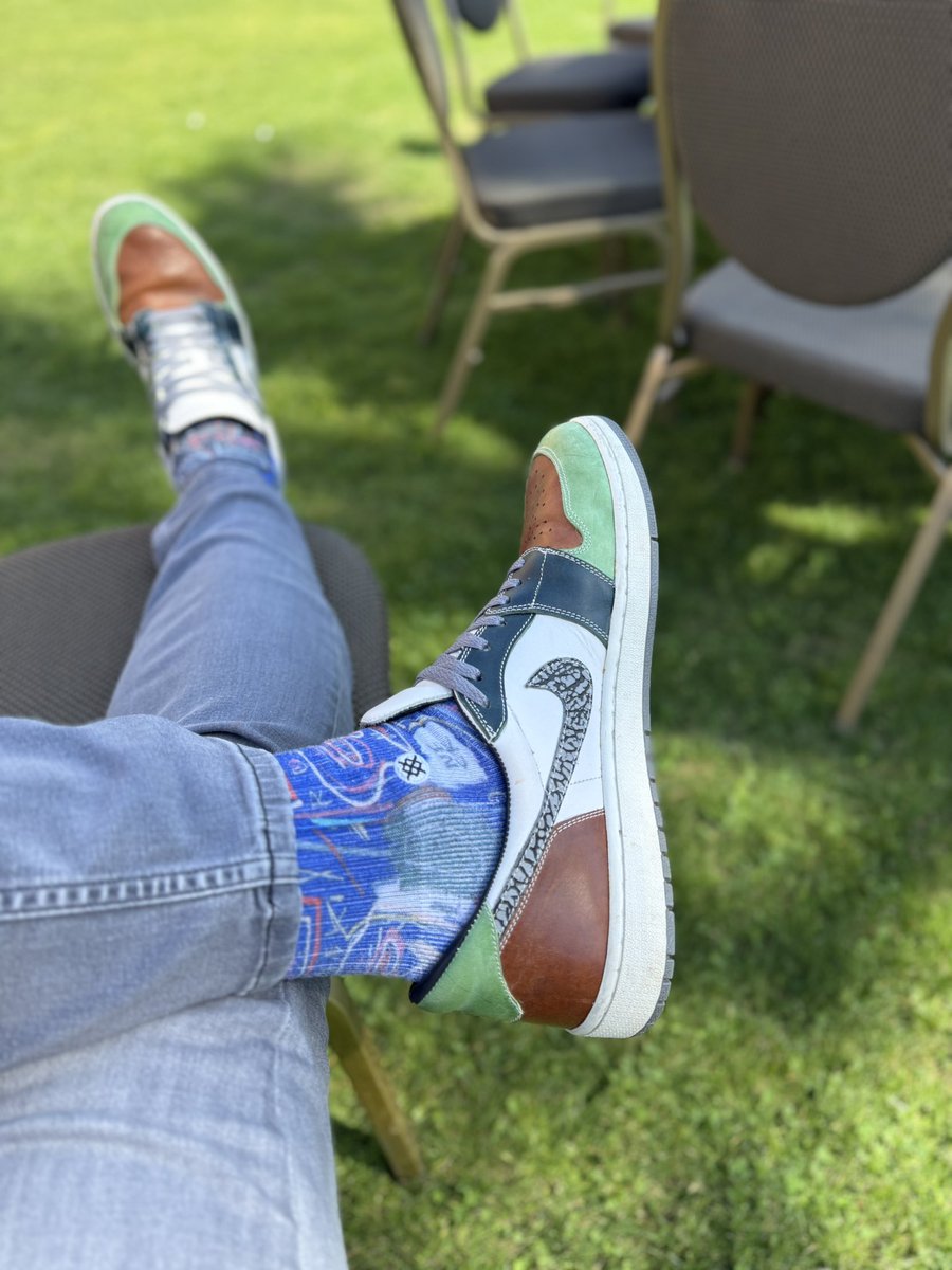 mgcopping's tweet image. Still one of my favorite pairs of #custommade #sneakers I've made for myself that have an “earthy” vibe - Perfect start to #EsriDevTech2026 in sunny #PalmSprings CA!