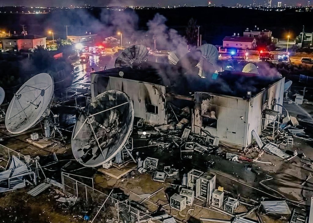🔴 Tel Aviv'in güneyinde ki İsrail uydu merkezi.

Böyle daha verimli duruyor..