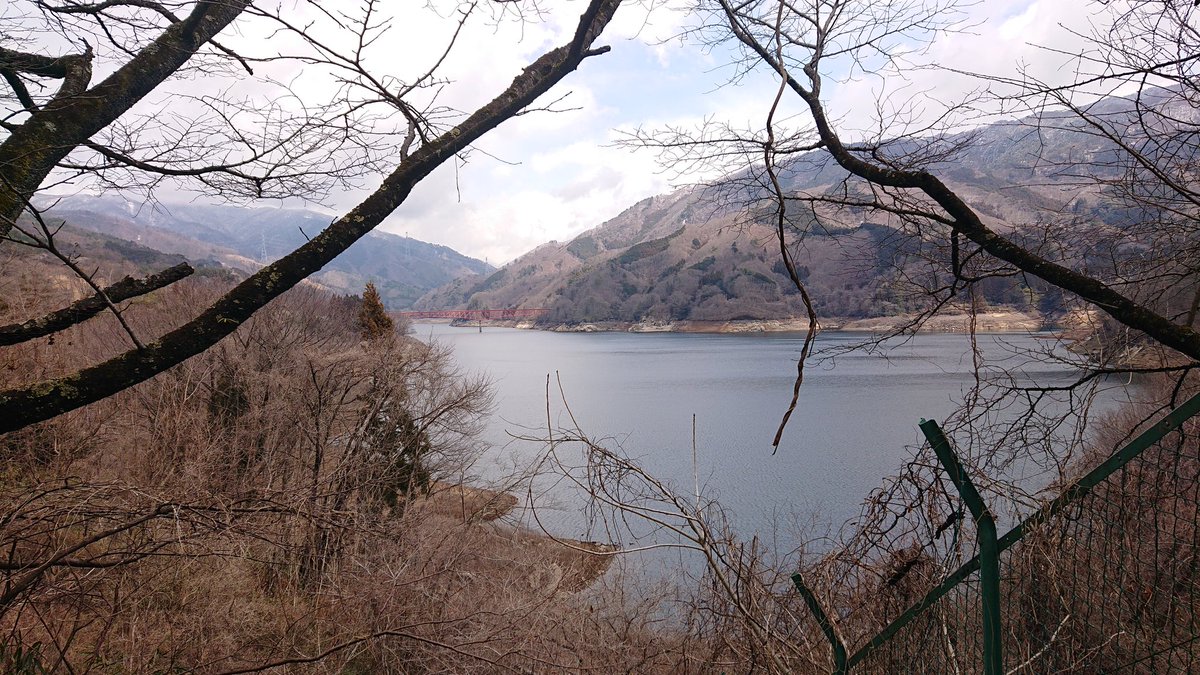 daisyarin20021's tweet image. 定点撮影ポイントを経て草木ドライブイン到着🏍️
250ccで十分…みたいのを見たけど、リッターバイクでトルクを活かしてのんびり走るのも良いけどね。
要は使い方じゃない？

#CB1000SF  #SC30