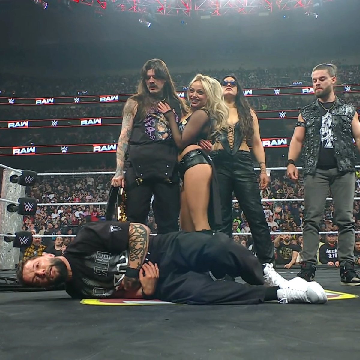 Exposing the IWC tweet media