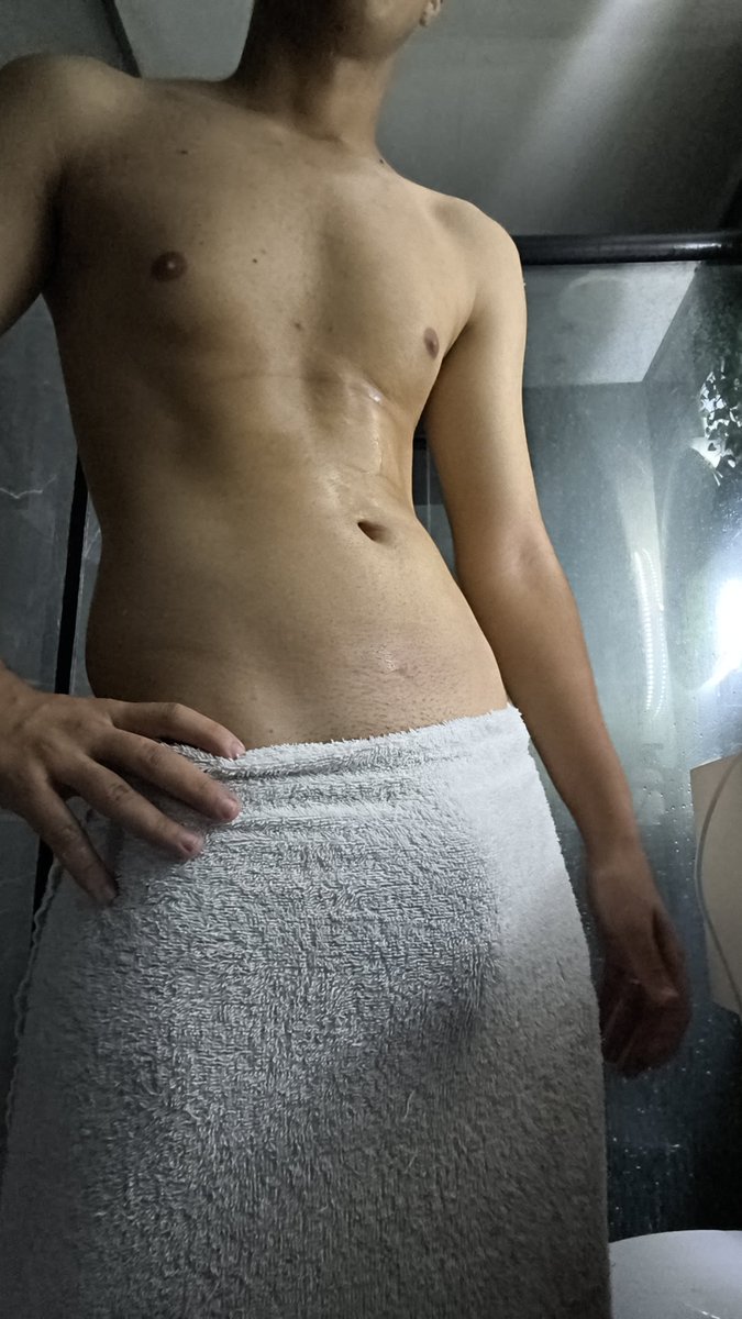 sillykaleb's tweet photo. saindo agr desse banhozin gostoso kskssksk

#nsfwtwt #gay #yaoi #nsfw https://t.co/7V0bHTQ4si