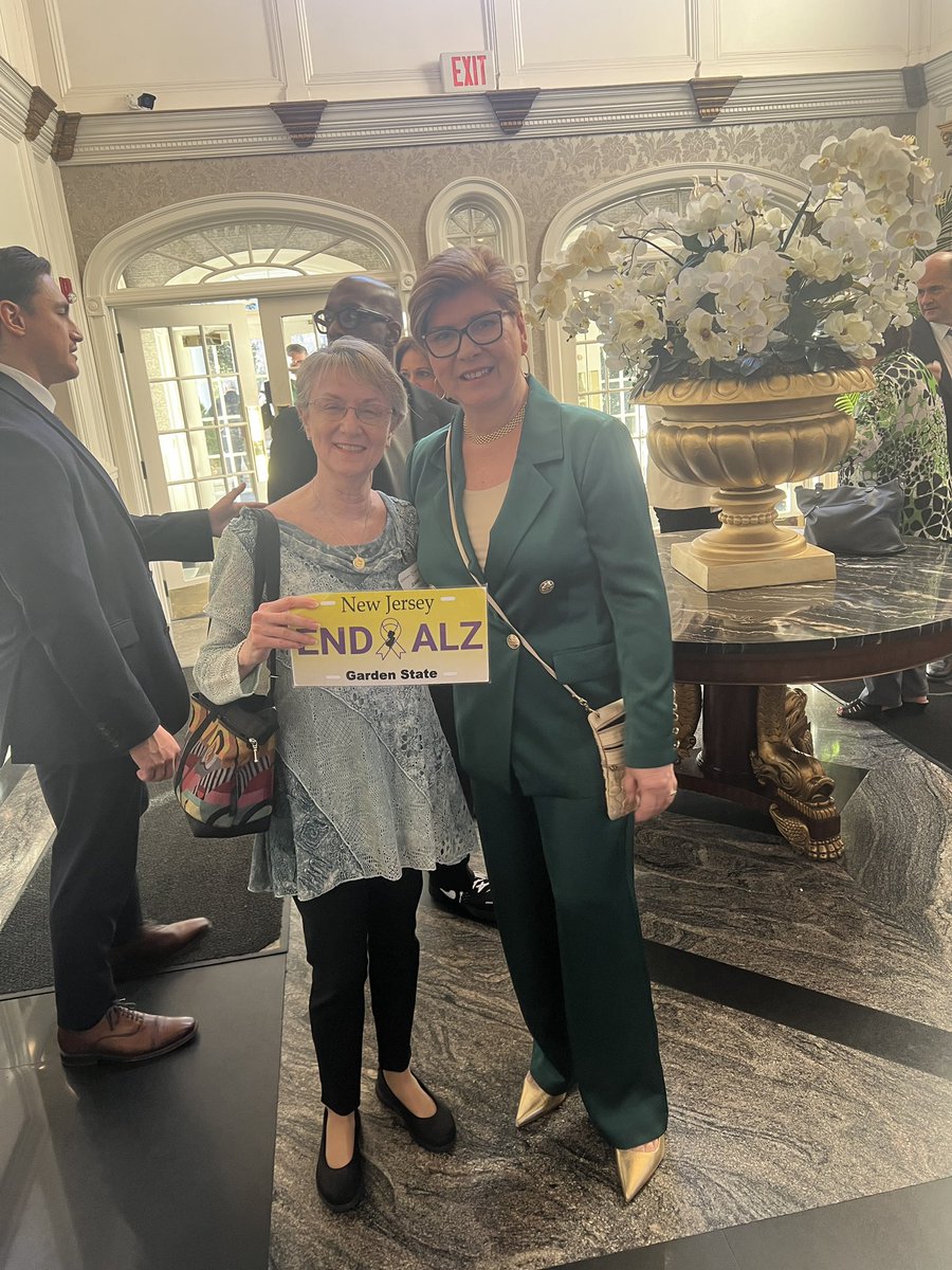 JeannieCastells's tweet photo. @NelliePou As your Alzheimer’s Association, Congressional Ambassador, I was delighted to be included to be with you at a gathering that included Ben Rich, Chief of Staff, Ian Godfrey,  District Director and Julian Jiminez, Staff Intern. https://t.co/BnKrCFuxIC