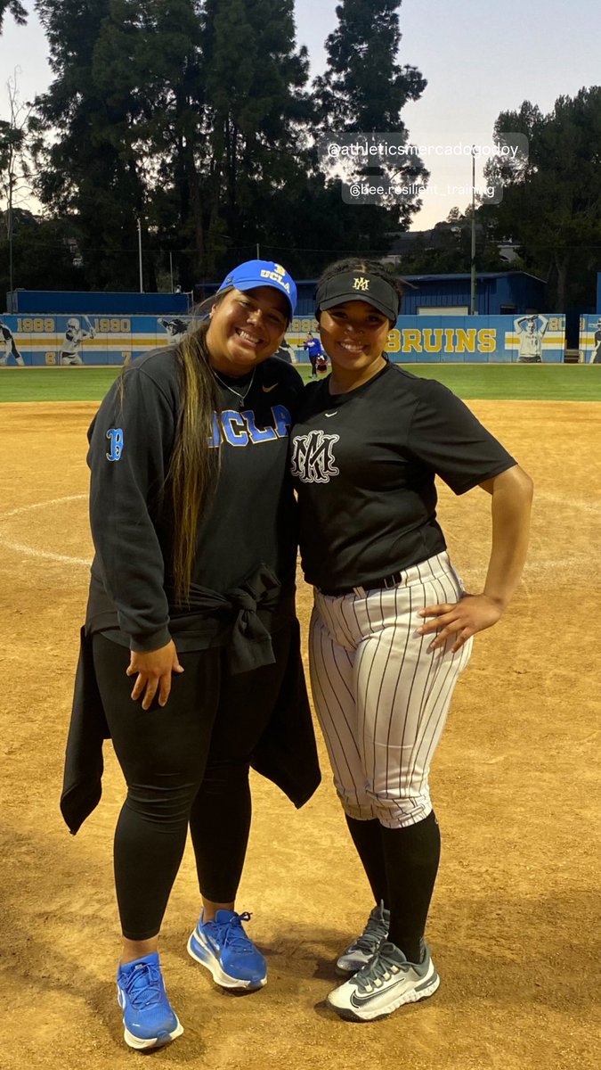 JordanB_3's tweet photo. Offensive Clinic yesterday with @mysha_sataraka Got great feedback from the players and coaches 🐻💙 @UCLASoftball @coachbri_amg @amgodoysoftball https://t.co/vgeVFHhZtI