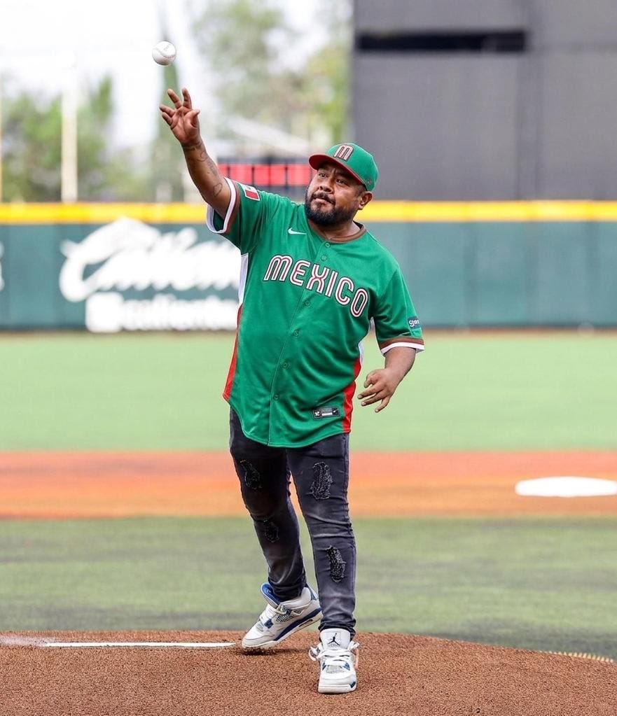 El es Jesús Cruz Hernández “El Bola Caliente”, pitcher que hoy participio en el juego contra Estados Unidos en el #worldbaseballclassic 
Cuando la selección hacia un juego impecable, este pitcher dejó que nos hicieran 4 carreras. Se presume que es apostador y vendió el juego.