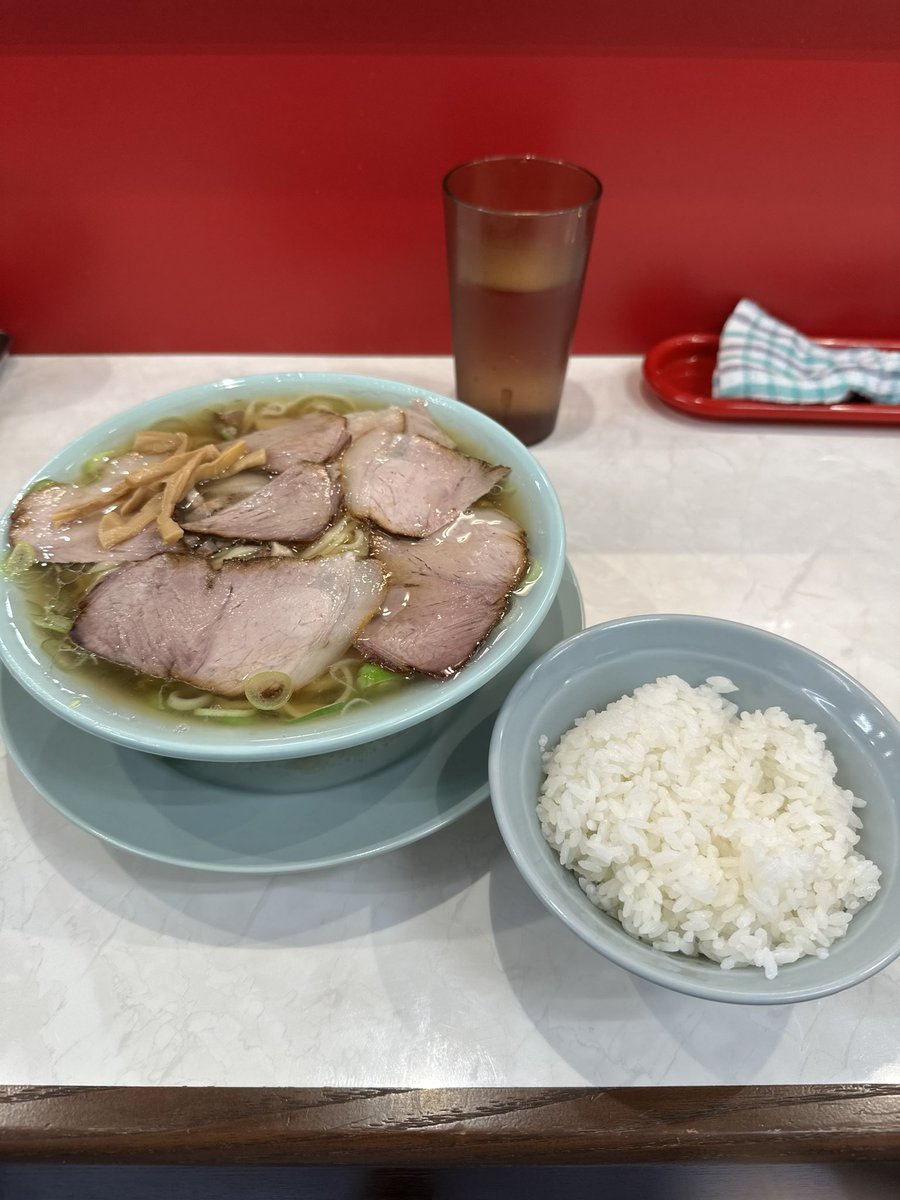 今日の昼メシ
江古田駅、なぎちゃんラーメン
中華そば大盛り、ライスは無料😋