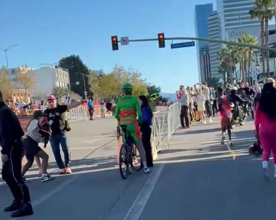 LetsRun.com tweet media