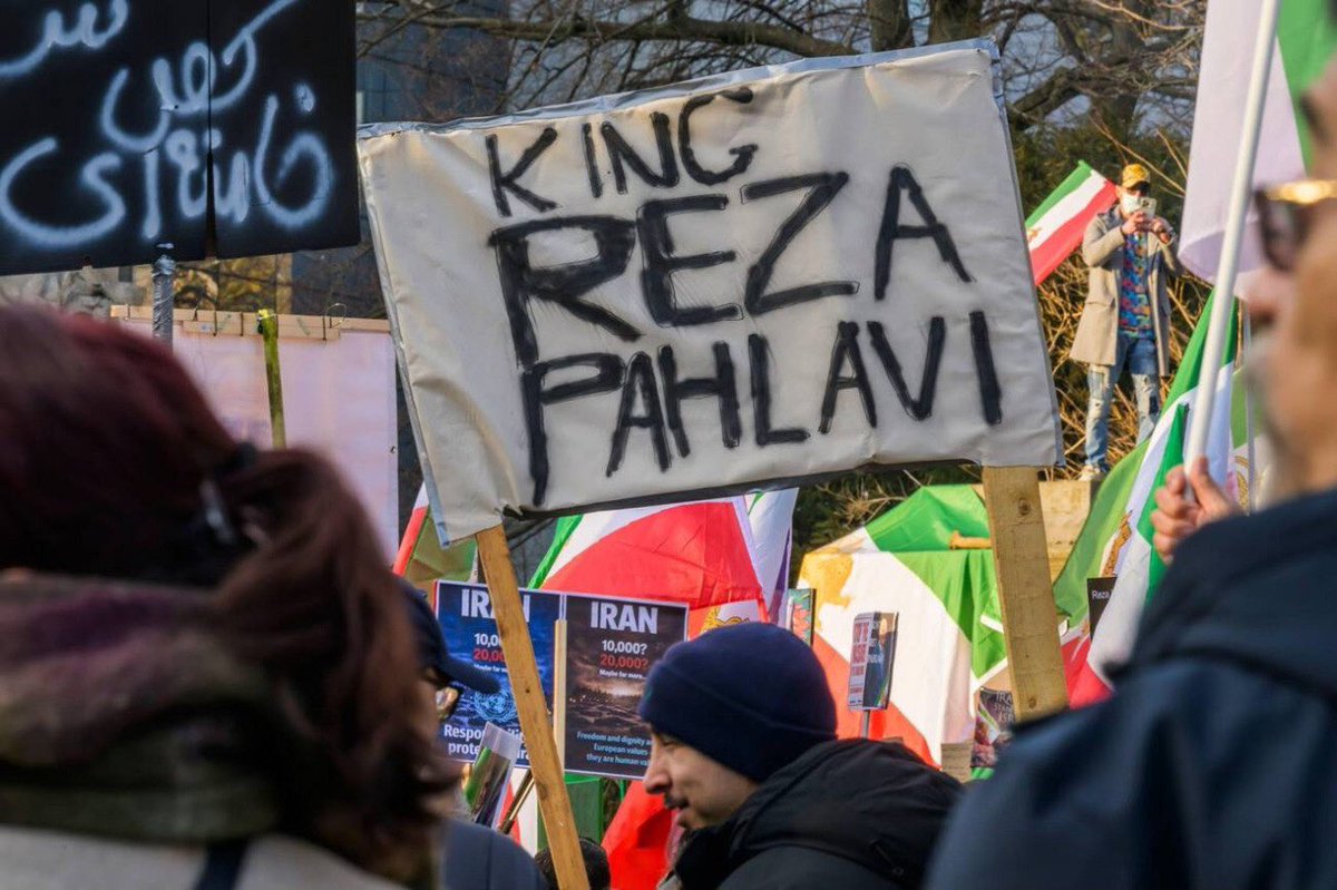Rachekomitee's tweet photo. @RapidResponse47 @gghamari @SecRubio Iranians want Reza Pahlavi to guide the nation toward freedom and a brighter future.

#RegimeChangeInIran
#KingRezaPahlavi
#TheOnlyAlternative https://t.co/G2Oyv9g2M0