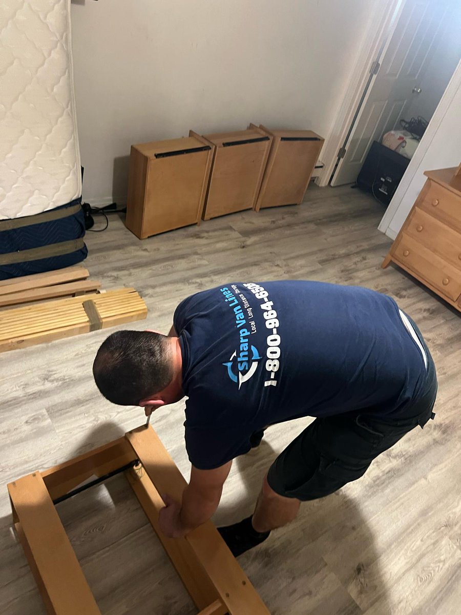 sharpvanlines's tweet image. Because moving isn’t just lifting things.
It’s figuring out the puzzle of every house, every staircase, every tight corner.
Step by step.
Piece by piece.
Just another day getting it done. 💪
#SharpVanLines #MovingDay #NYCMovers #FurnitureMoving #HeavyLifting #ProfessionalMovers