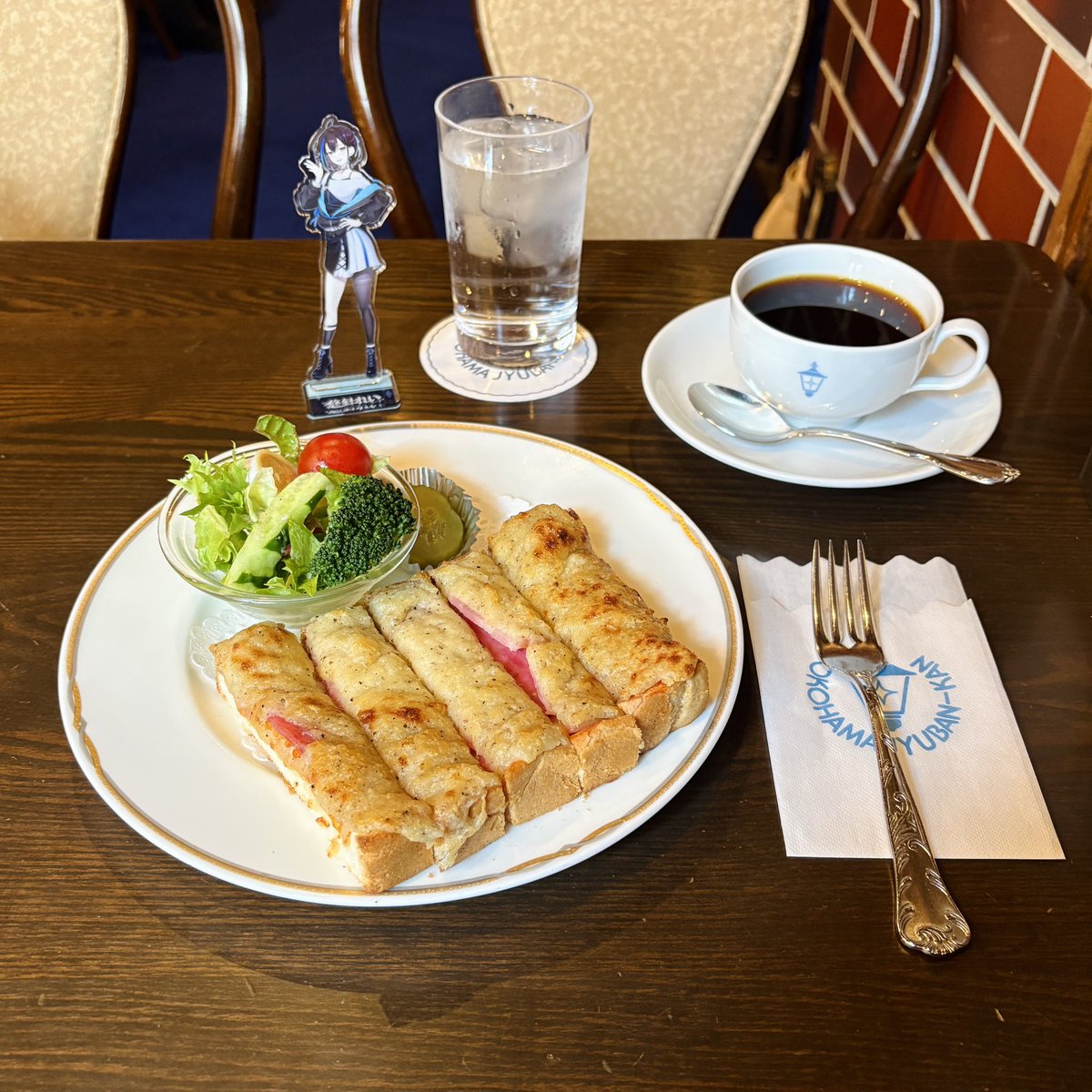 pina39chan2's tweet photo. 先日とあるバンドのライブを観に横浜に行き、明治の風情漂うクラシカルな喫茶店 馬車道十番館でひとりランチしたよ☕️
こんがり焼かれた"クロックムシュー"と、執事みたいな店員さんが目の前で注いでくれる一杯935円!の珈琲　大人な良い時間を過ごせました✨️
#ゆうばりシェア https://t.co/V2doVVqWqE