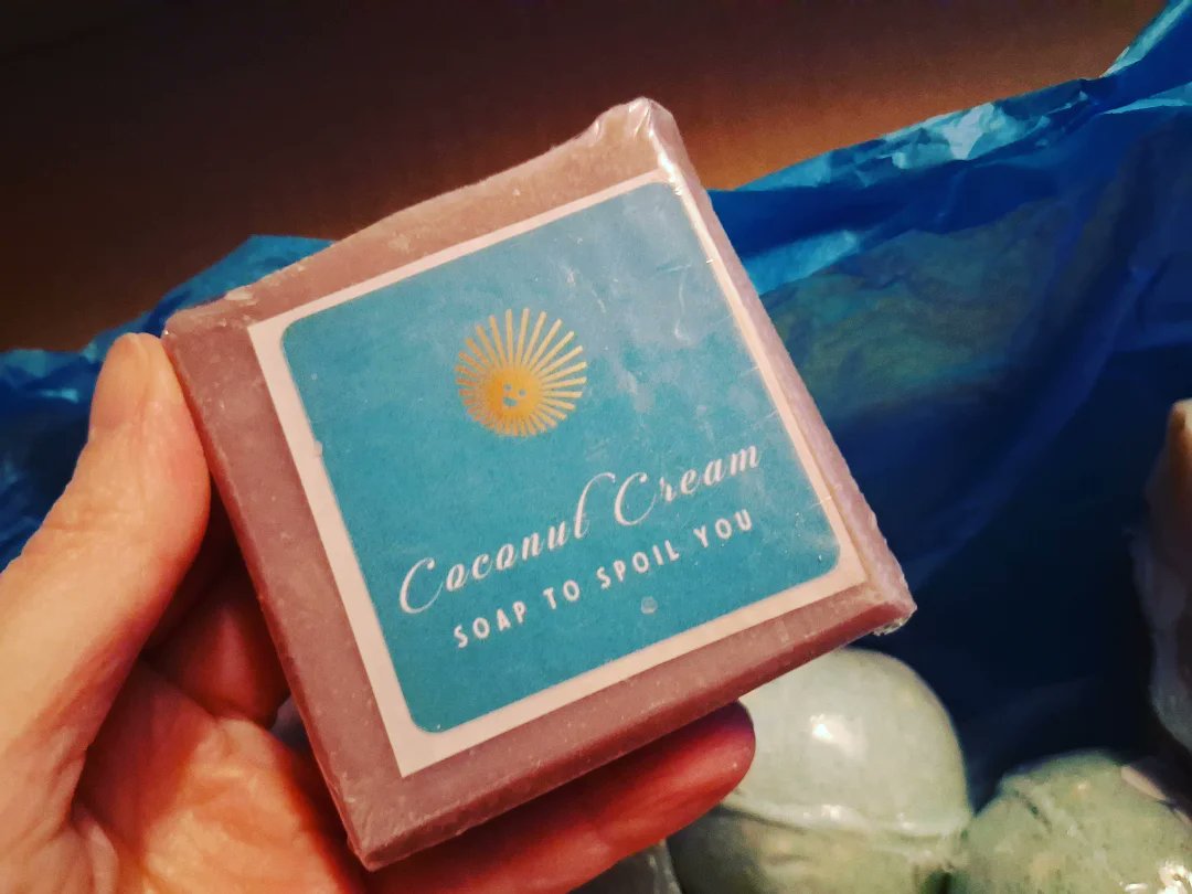 shaindelr's tweet image. I just received a BEAUTIFUL care package from @CoconutMilkSoap ! Relaxing body butter, cute bath bombs &amp;amp; soap in original coconut, mint &amp;amp; lavender lilac! Check them out  &amp;amp; support small businesses/craftspeople ! 💗 #gifts🎁 #thoughtful #thoughtfulgifts 

Coconutcreamsoap.com