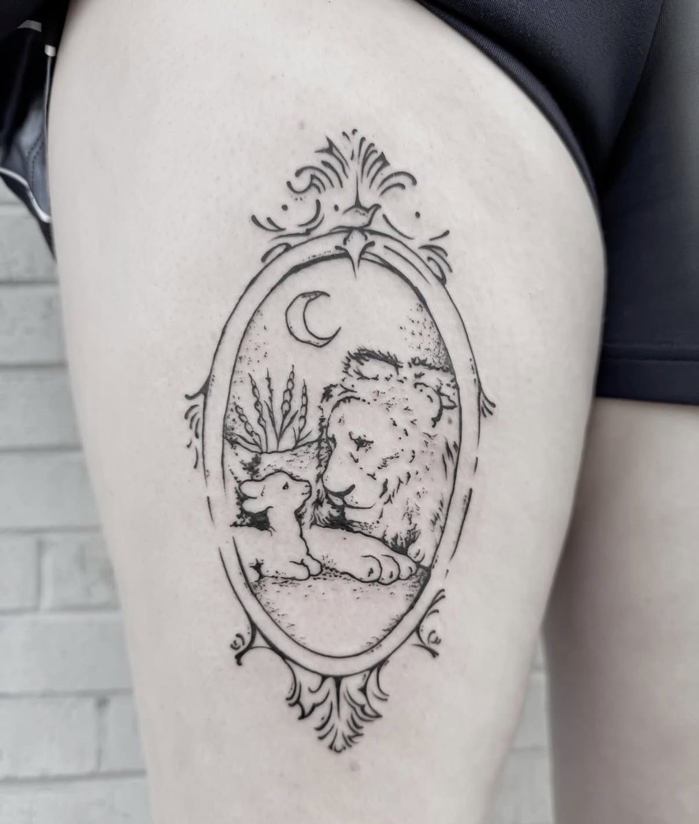 “and so the lion fell in love with the lamb”
“what a stupid lamb”
“what a sick, masochistic lion”

i got a bookish/twilight tattoo !!!! forever the series that made me love reading and will forever stick with me. 🖤📚✨