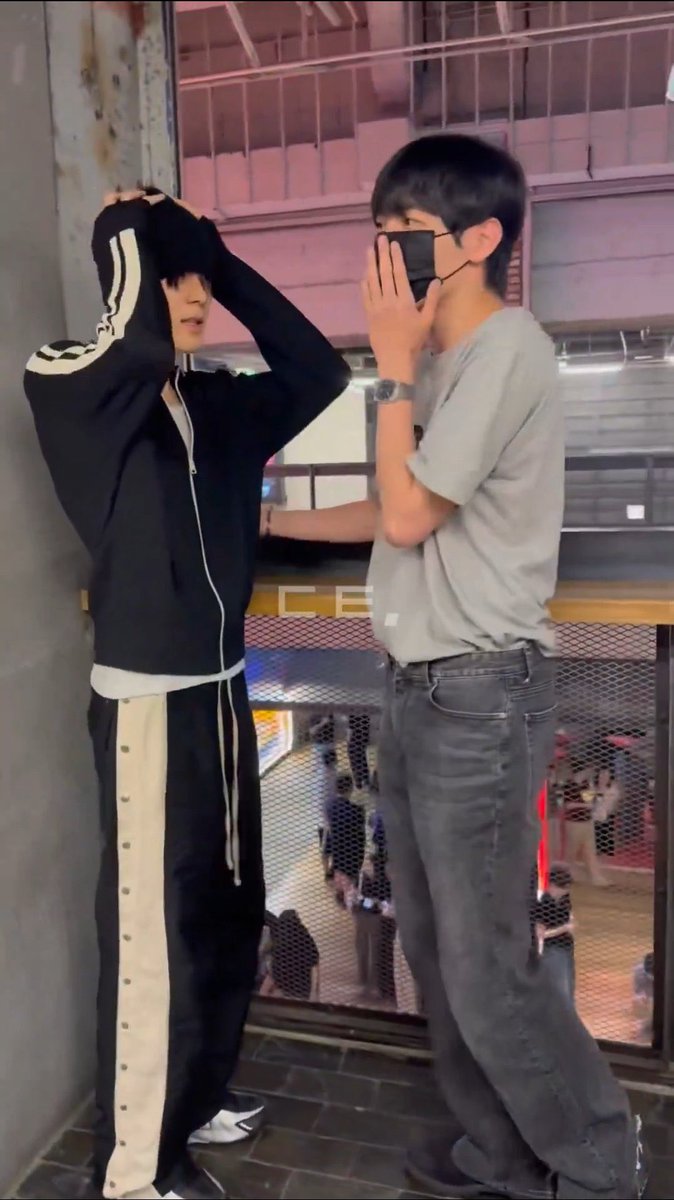 LIKEmimi0's tweet photo. Can’t believe I just saw someone call donggyu a bottom with my own two eyes as if this photo doesn’t exist https://t.co/Kfzv4pPQ7A