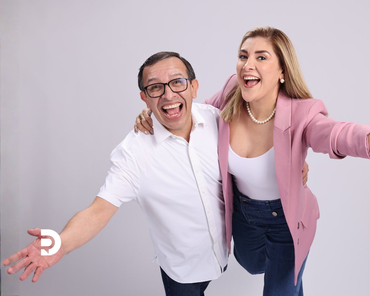 Cuando digo Vivo para ser feliz, así vivo:
riendo, sintiendo y rompiendo hasta los momentos más solemnes con la alegría de estar vivo.

La felicidad también es una forma de valentía.

#VivoParaSerFeliz #DavidDorantes