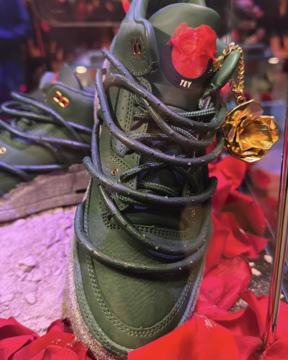 Novelship's tweet photo. FIRST LOOK 👀
Teyana Taylor brings the “Concrete Rose” vibe to the Air Jordan 3 🌹🌿

What do you think of this concept?

#teyanataylor #airjordan #fyp #fashion #nike #sneakers #sneakerheads #SneakerWatch #fyp #shoes #sneaker #sneakerhead #sneakernews #fypシ #aj #kicks https://t.co/JNEkSEFOWG