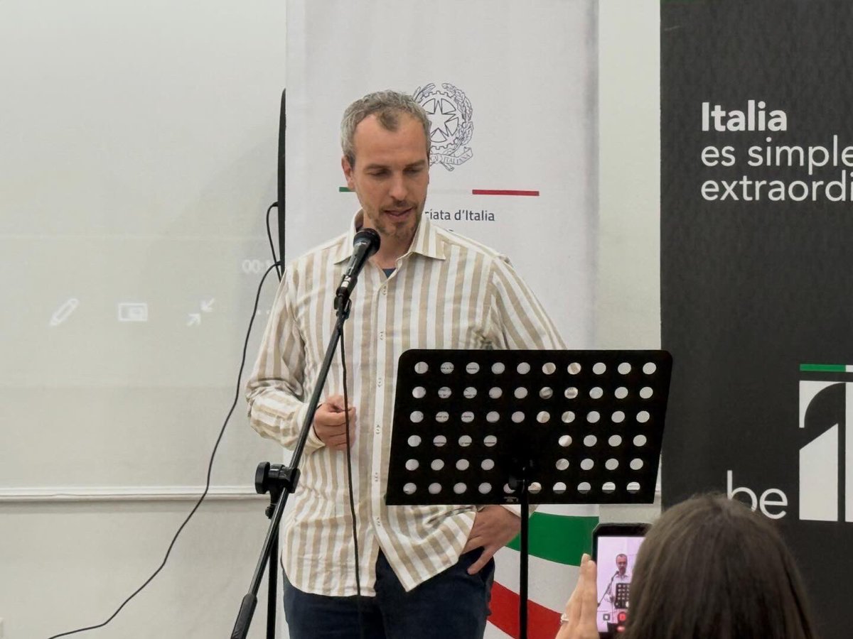La exposición recoge la extraordinaria travesía realizada entre 2019 y 2021 por Sara Furlanetto y Yuri Basilicò, quienes recorrieron el histórico Sentiero Italia, el sendero de montaña de casi 8.000 km que atraviesa toda la cordillera italiana.