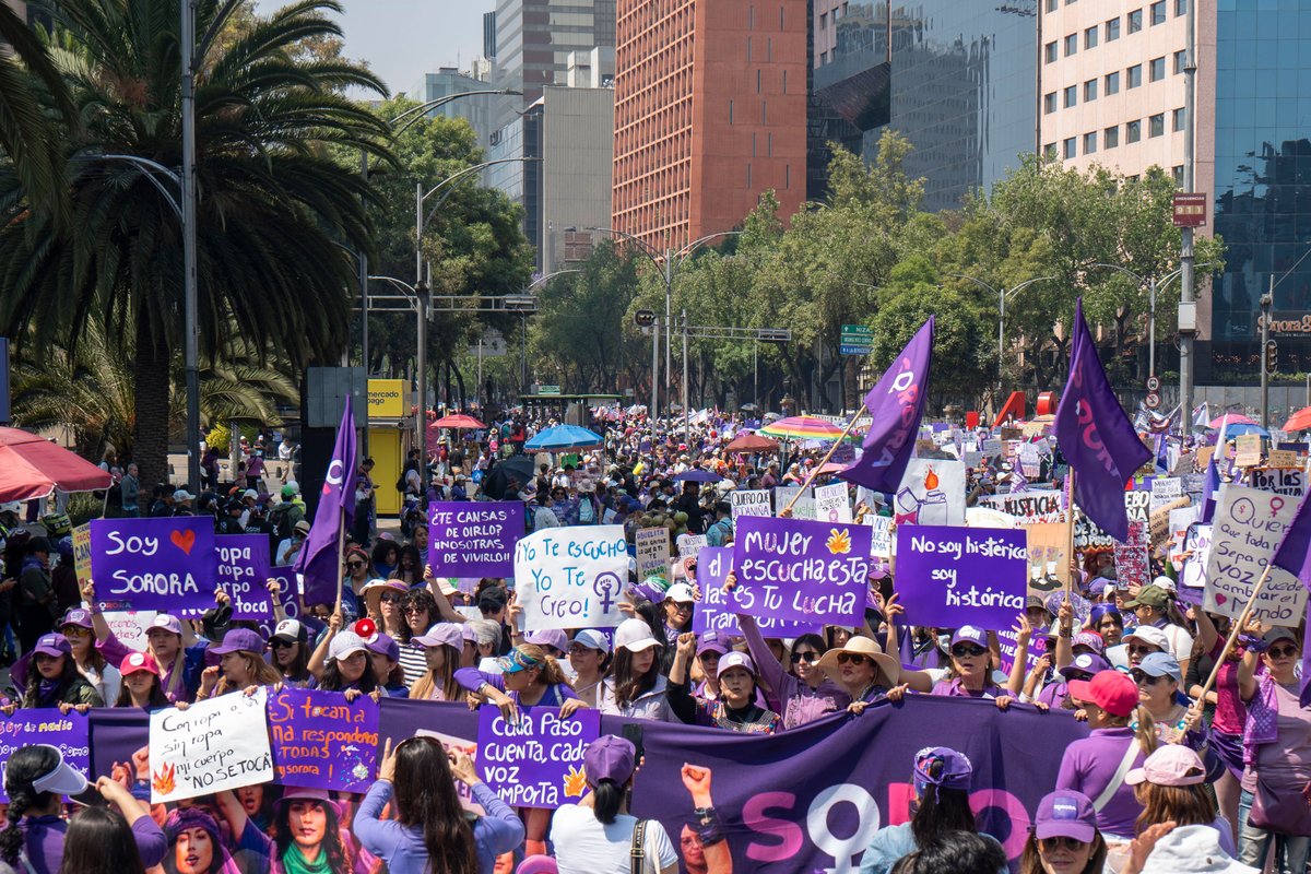 Ayer junto a mi hijita Amy y mujeres maravillosas y valientes, con un numeroso contingente de mujeres que integran conmigo la colectiva <a href="/SororaAC/">Sorora AC</a>  (50más1 evoluciona) marchamos unidas con entusiasmo, hermandad, y alzando la voz para que todas podamos vivir una vida libre de