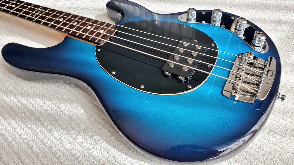 バタやん tweet media