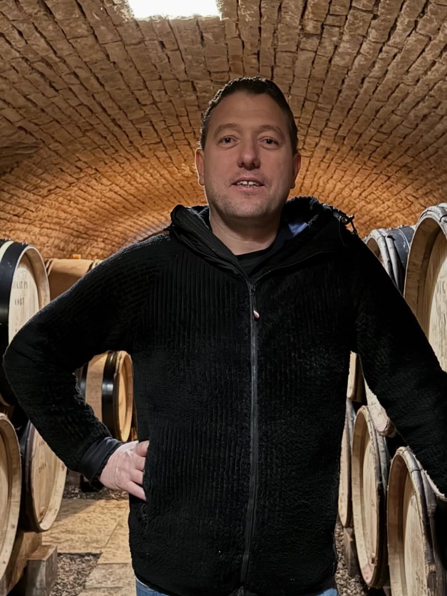 JeannieChoLee's tweet photo. Comparison of 2018 vs 2019 Chambertin (and younger vintages like 2024) by Loic Dugat-Py reveals the quality and depth of the wines produced from their tiny holding (0.05ha in size)! The 2019 is as perfect a Chambertin that I have ever tasted; https://t.co/vDjkHaTJYX