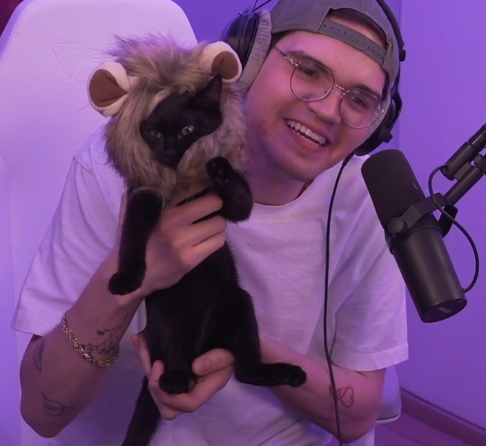 c o n s 🐉 tweet media