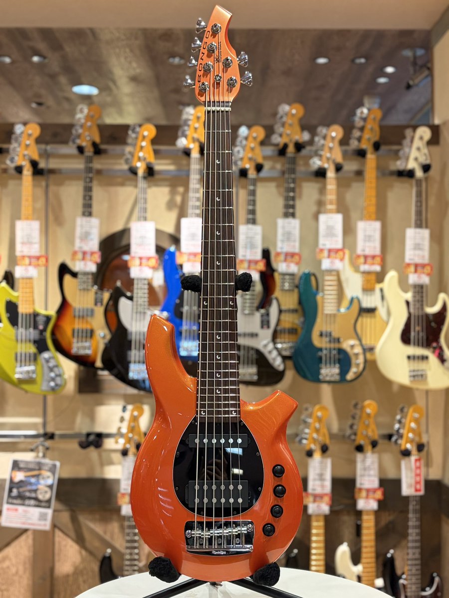 MUSIC MAN / BONGO 6 HS Tangerine Pearl 変わった形のボディと薄い
