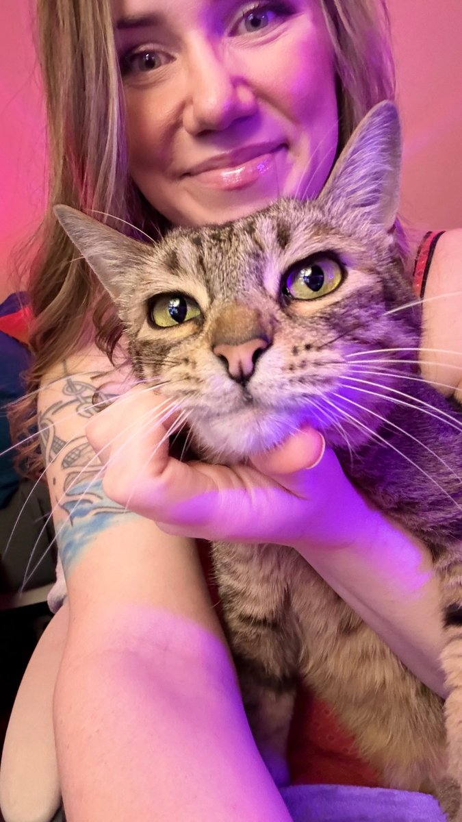 minettelive tweet media