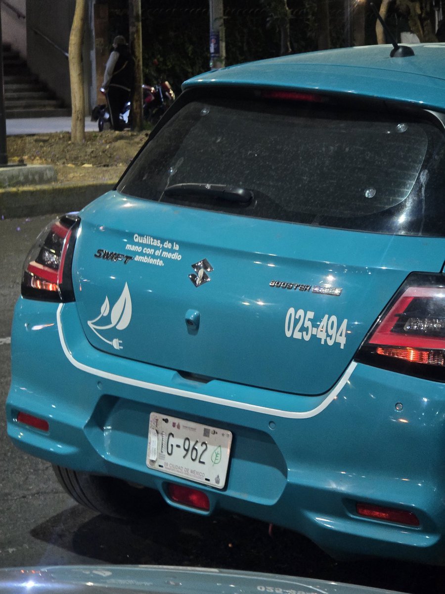 isra_st's tweet photo. @qualitasmx que clase protector de placas es este??  @SSC_CDMX @OVIALCDMX @UCS_GCDMX @LaSEMOVI https://t.co/1vEE1BLL1r
