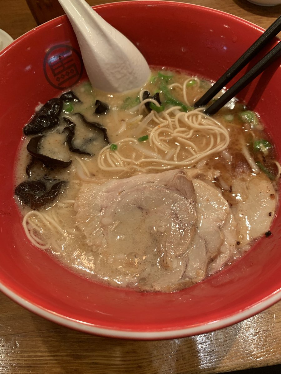 Vistlly's tweet photo. 占いでラーメン出たので来ちゃった https://t.co/qM0qZ8Ymkr