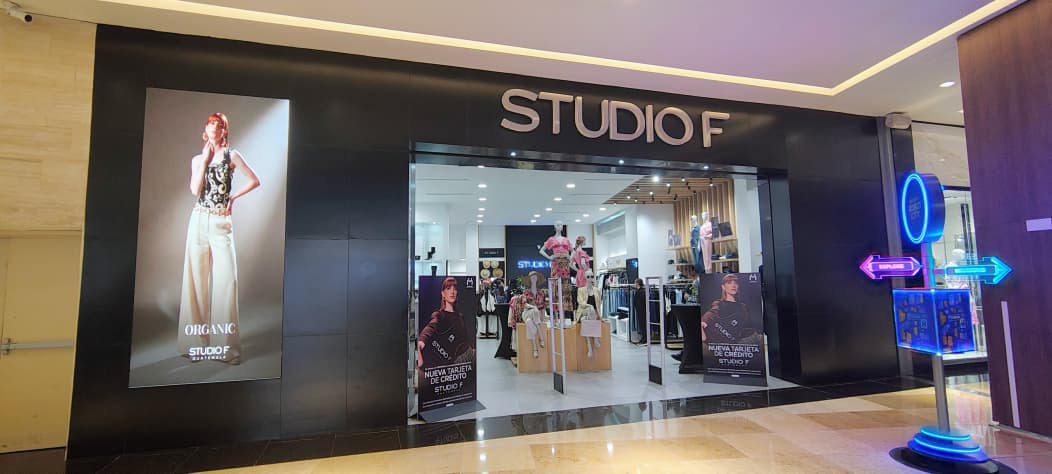 GtLiberal's tweet image. Una nueva tarjeta de crédito para los apasionados por #StudioF, la cual fue presentada en alianza con #Tarcresa.
liberalgt.com/studio-f-en-al…