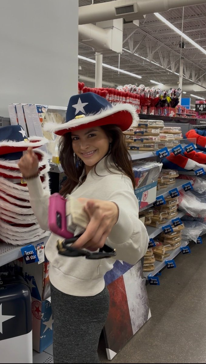 Valentina Gomez tweet media