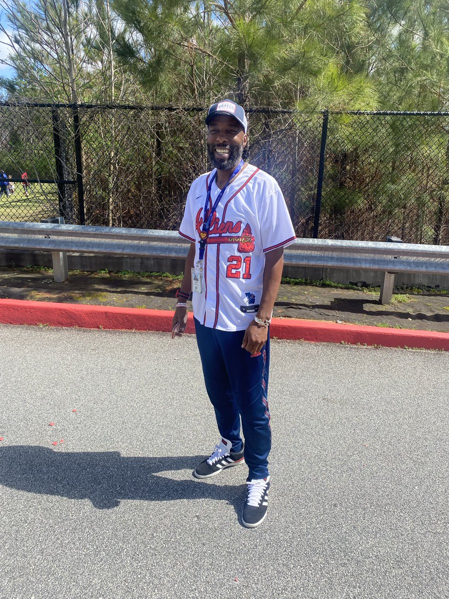 GullattES1's tweet image. “Look like a coach, lead like a champion.” Homecoming Week - Dress like a coach. #SchoolSpirit