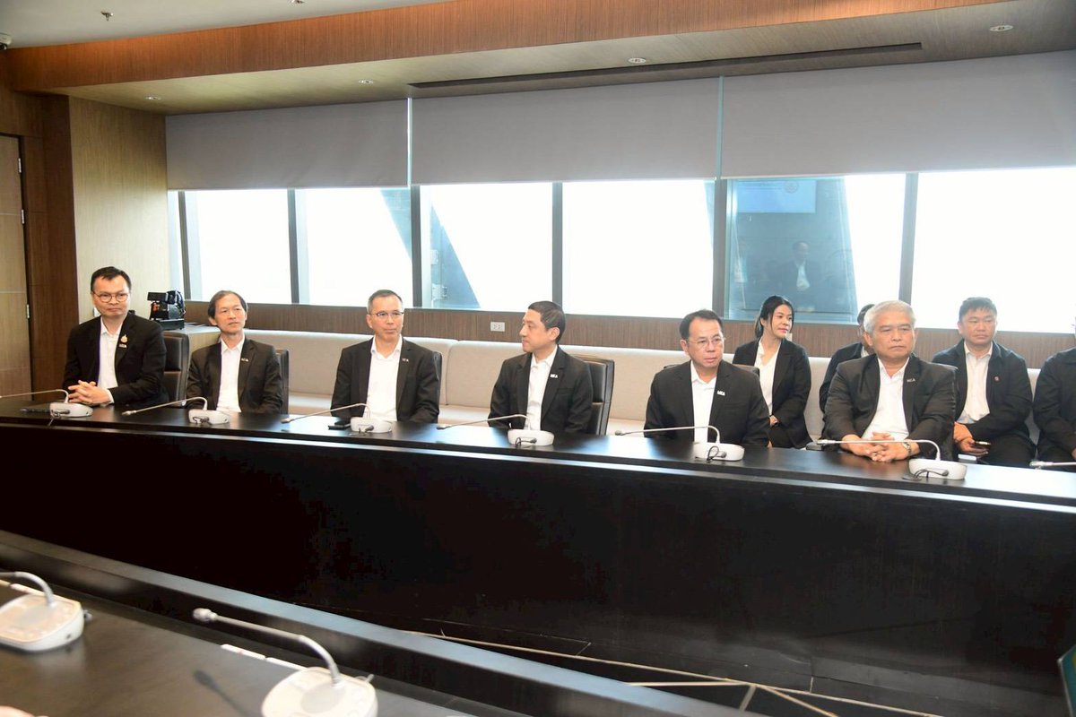 mea_news's tweet photo. MEA ย้ำความพร้อมระบบไฟฟ้าอัจฉริยะรับมือพีคหน้าร้อน 2569 ชูระบบจำหน่ายมั่นคง ปลอดภัย

อ่านเพิ่มเติม คลิก : https://t.co/c5D6iFfKrP

#ไฟฟ้าหน้าร้อน #ประหยัดไฟ #SmartMetroGrid #ไฟฟ้าปลอดภัย #MEAsaving #พลังดีดีที่รู้สึกได้ทุกวัน #MEA #การไฟฟ้านครหลวง https://t.co/7MQ5Ui6rpg