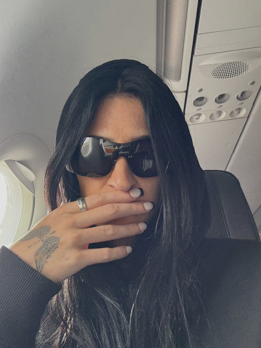 crazyjessie6666's tweet image. I’m high will I get higher in the plane ✈️ ??? 🫢🥲🥲😂 #high